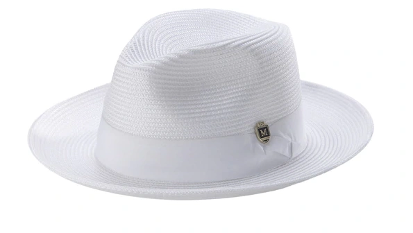 Weißer geflochtener Fedora: Stilvoller Sonnenschutz mit passendem Band!